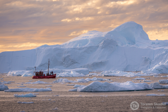 Bootsfahrt im Eisfjord