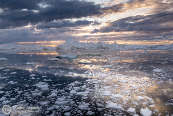 Kurz vor Mitternacht im Eisfjord